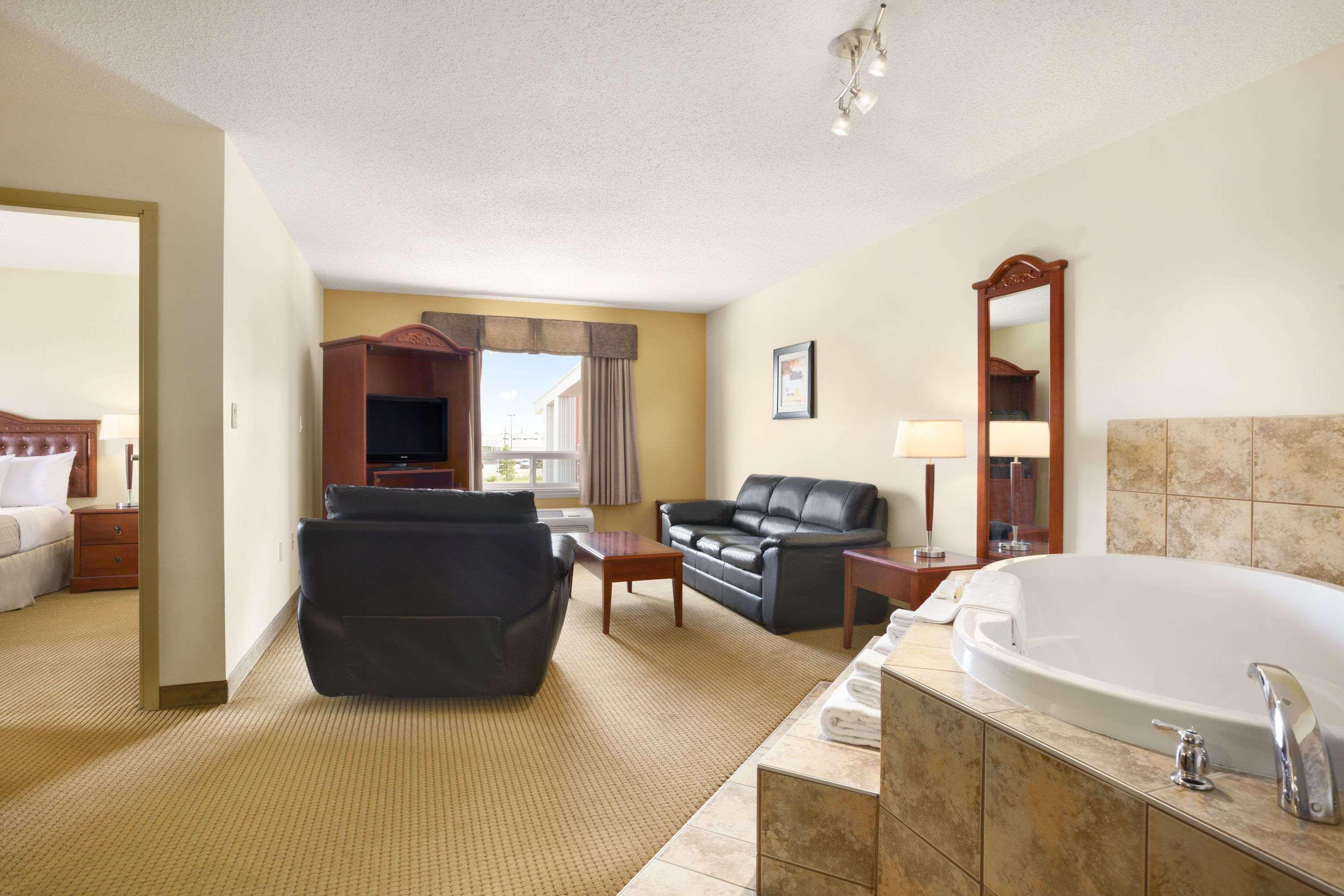 Days Inn By Wyndham Bonnyville Exterior foto